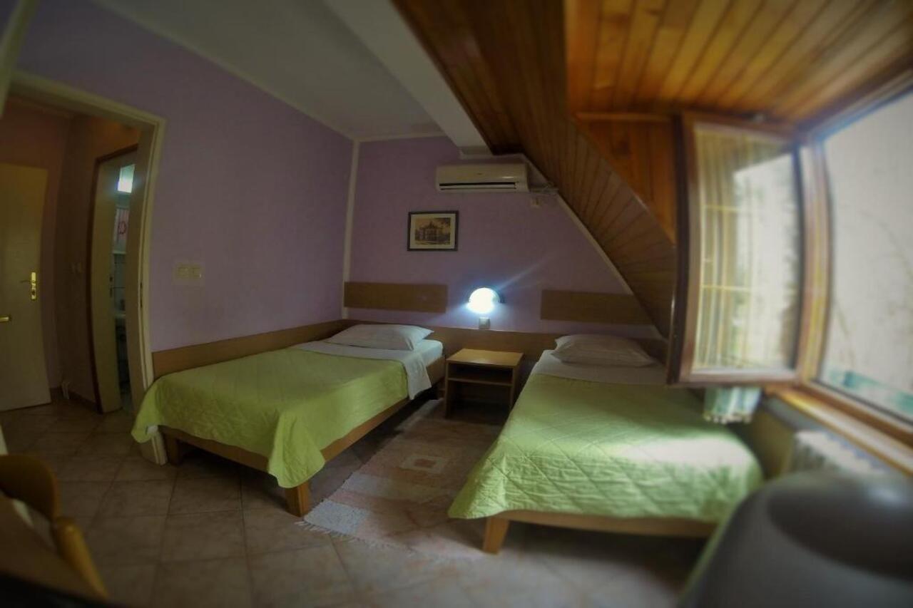 B&B Villa Evandjelina Sremska Kamenica Exterior foto