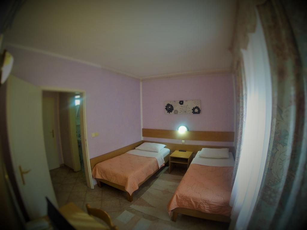 B&B Villa Evandjelina Sremska Kamenica Exterior foto