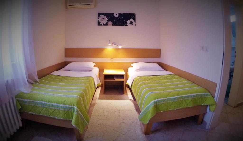 B&B Villa Evandjelina Sremska Kamenica Exterior foto